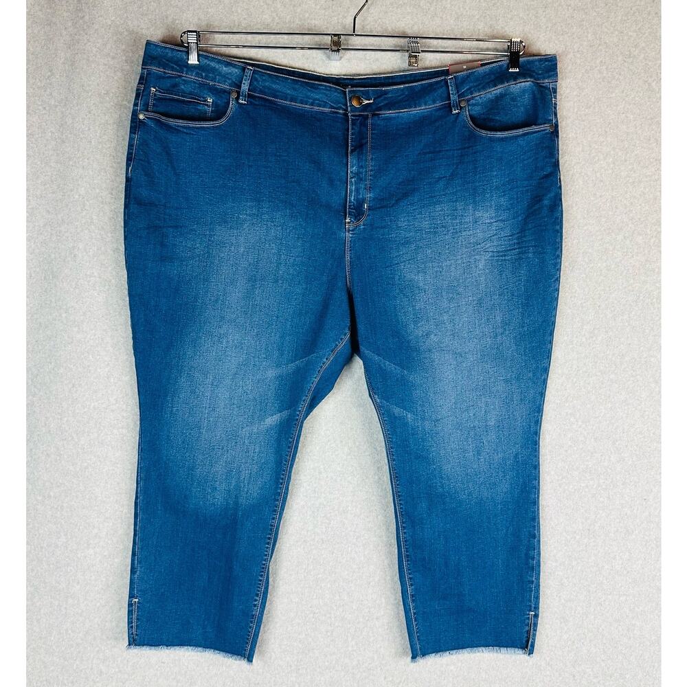 New Avenue Denim Womans Sz 32 Plus Crop Jeans Blue Denim Pockets Raw Hem NWT - Picture 2 of 11
